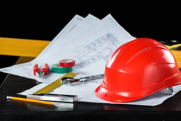 Equipo de ingeniería en la mesa — Foto de Stock