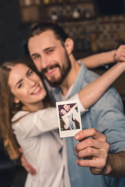 Couple with instant photo — Stock Photo, Image