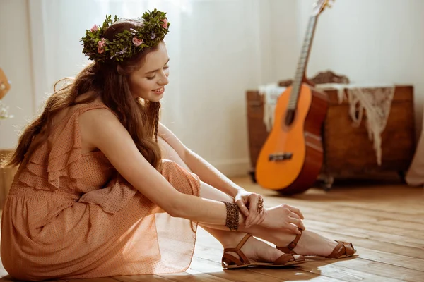 Jeune femme dans le style boho — Photo