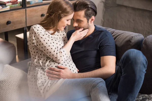 Man and pregnant woman — Stock Photo, Image