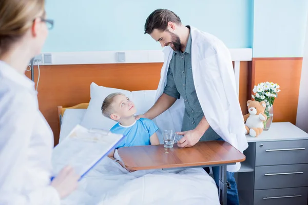 Father and son in hospital — Stock Photo, Image