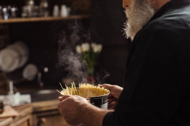 Man cooking spaghetti   clipart