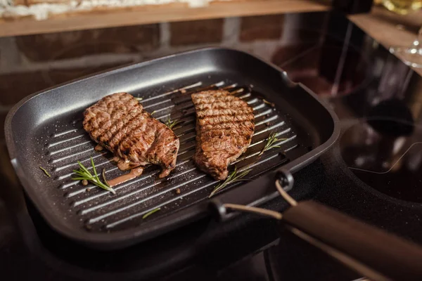 Grilled steaks in frying pan — Stock Photo, Image