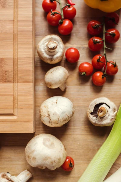 Sayuran segar di atas meja — Stok Foto