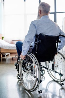 Tekerlekli sandalye üst düzey hastada