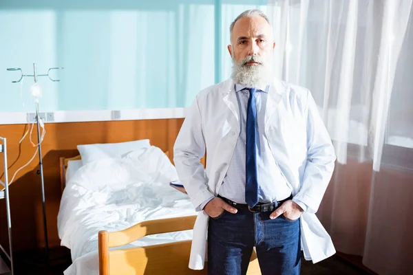 Senior bearded doctor — Stock Photo, Image