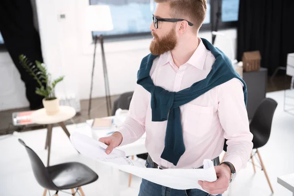 Ung affärsman i tjänst — Stockfoto