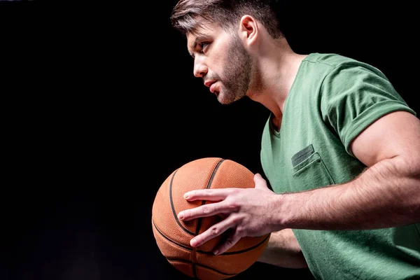 Homem com bola de basquete — Fotografia de Stock