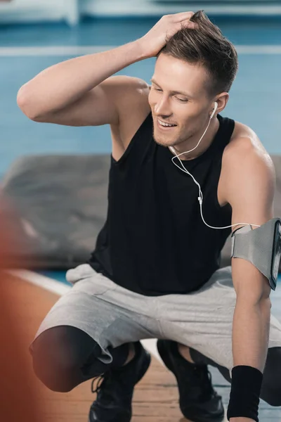 Young sportsman in earphones — Stock Photo, Image