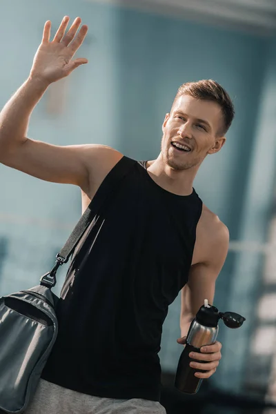 Young sportsman in gym — Free Stock Photo