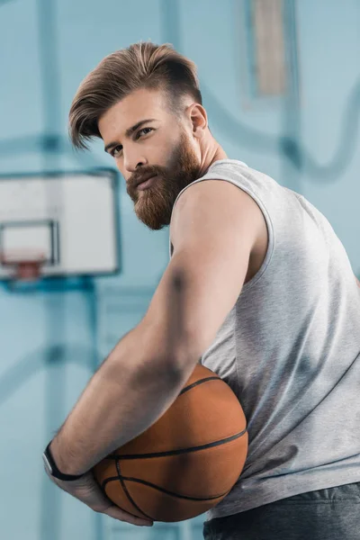 Giocatore di basket con palla — Foto Stock