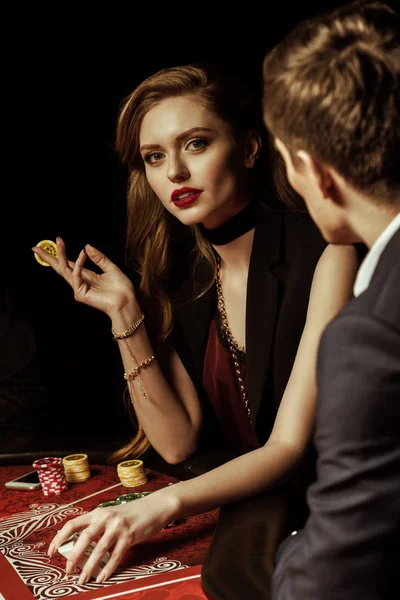 Couple playing poker — Stock Photo, Image