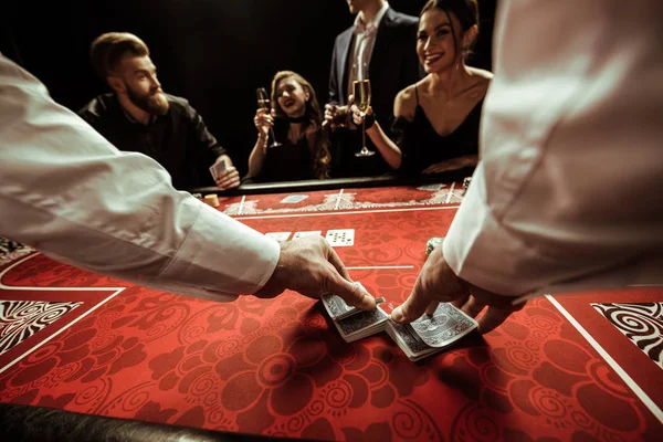 Dealer shuffling cards — Stock Photo, Image