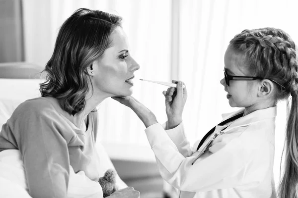 Little girl doctor — Stock Photo, Image