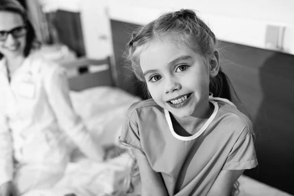 Little girl in hospital — Stock Photo, Image