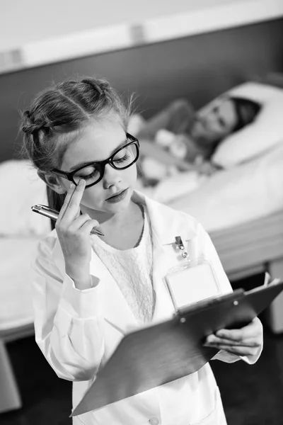 Küçük kız doktor — Ücretsiz Stok Fotoğraf