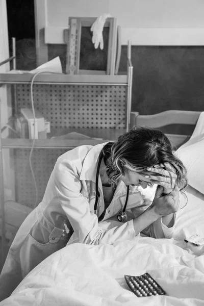 Young doctor in hospital — Stock Photo, Image