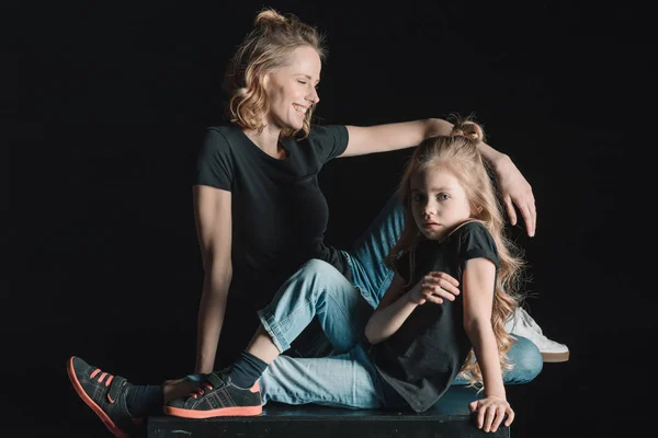 Mãe e filha elegantes — Fotografia de Stock