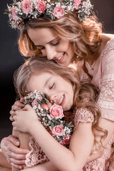 Szczęśliwa matka i córka — Zdjęcie stockowe