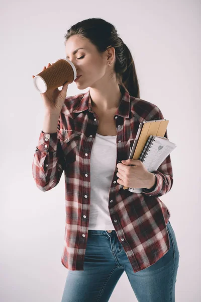 Vrouw die koffie drinkt — Stockfoto