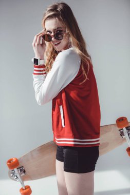 Longboard hipster kadınla