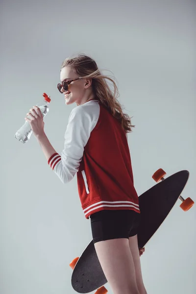 Skateboarder drinking water — Stock Photo, Image