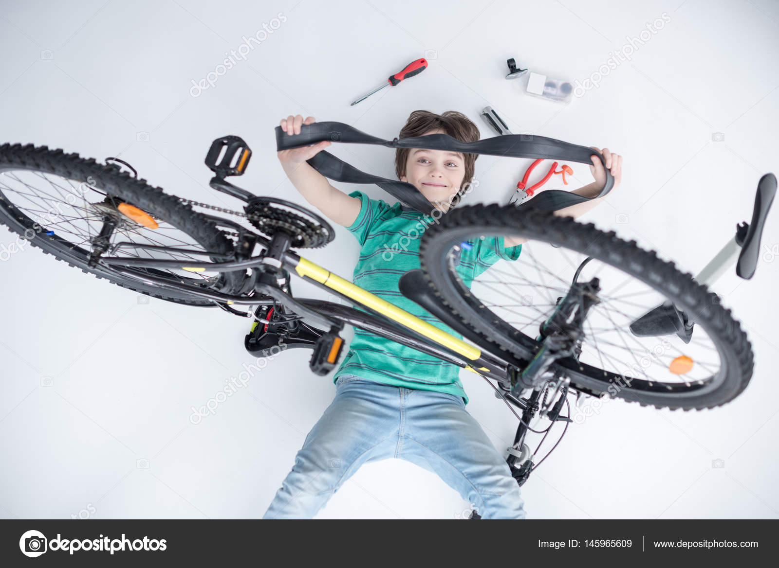 Little boy with bicycle — Stock Photo © ArturVerkhovetskiy 145965609
