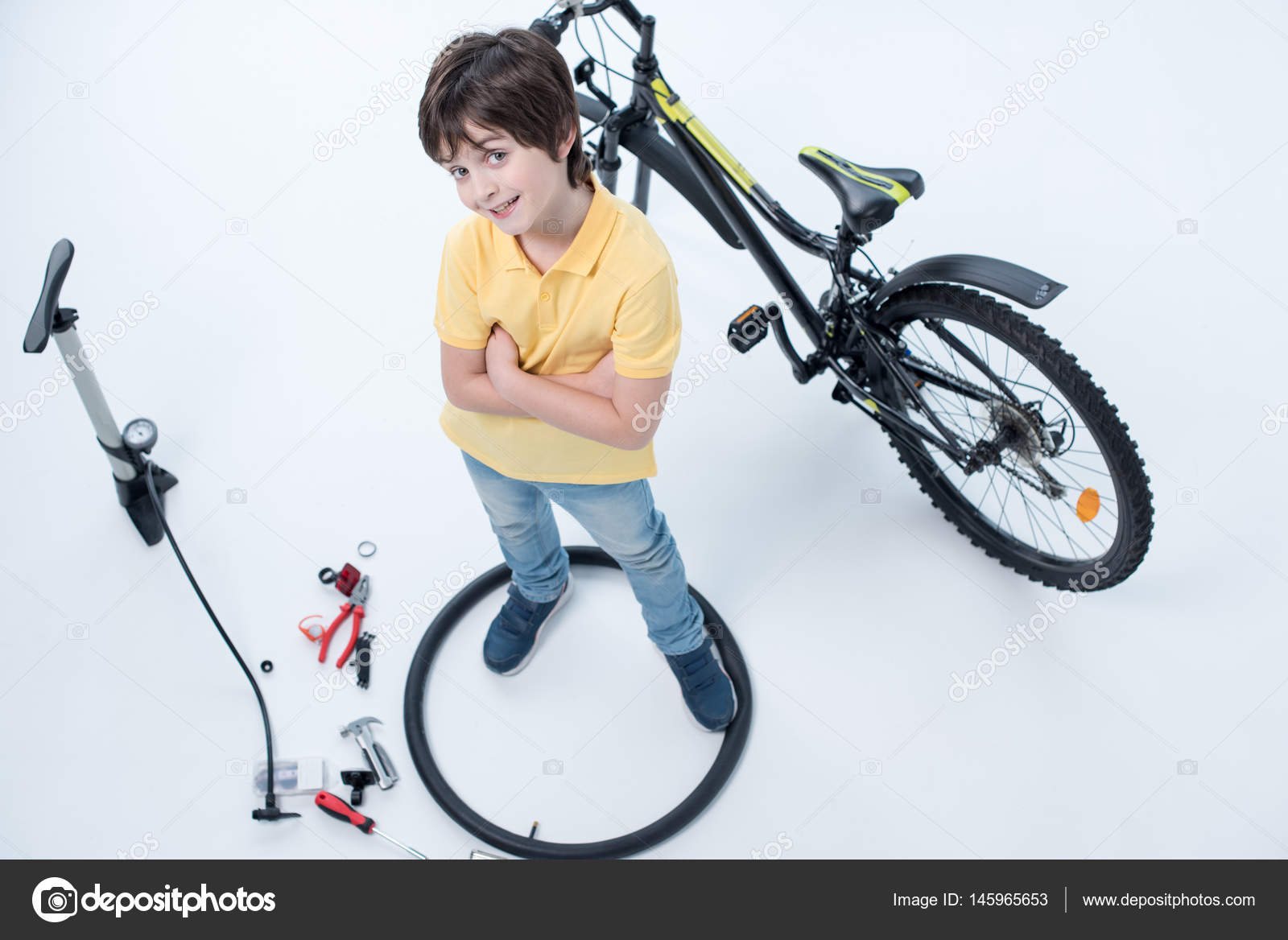 Little boy with bicycle — Stock Photo © ArturVerkhovetskiy 145965653