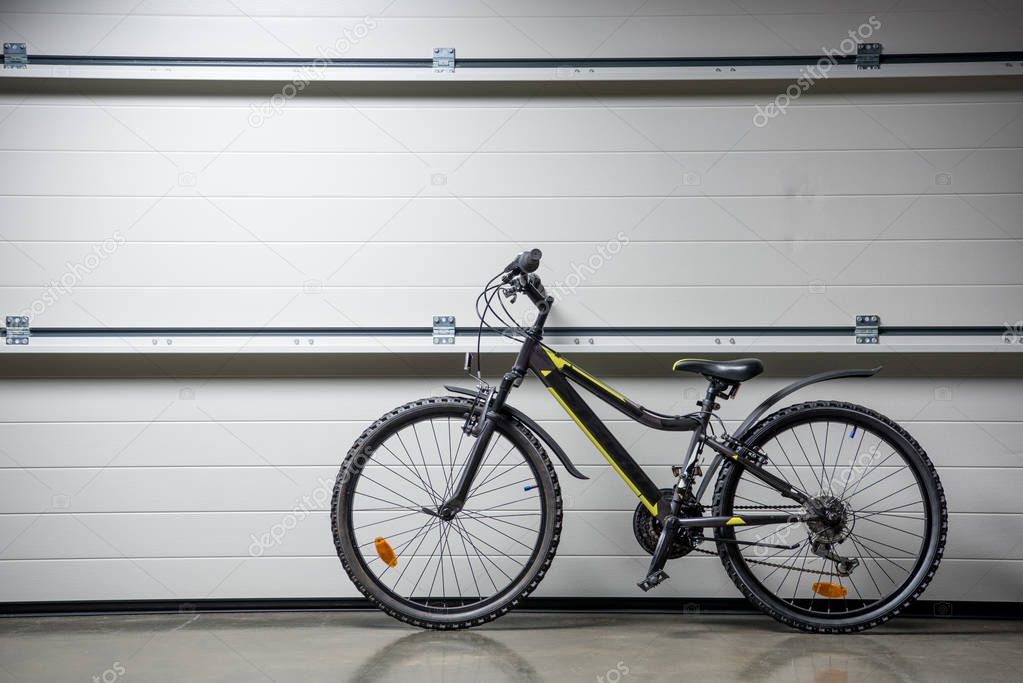 Mountain bike at wall
