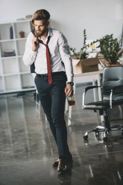 Ofis sarhoş işadamı 