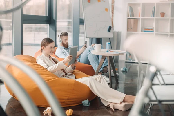 Business people resting in office — Stock Photo, Image