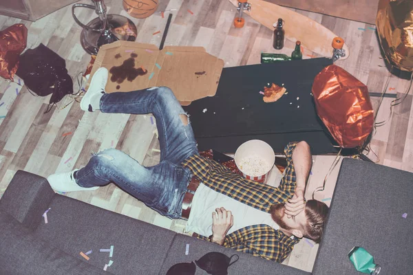 Man lying on floor — Stock Photo, Image