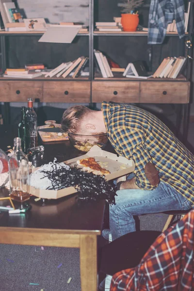 Drunk man sleeping — Stock Photo, Image