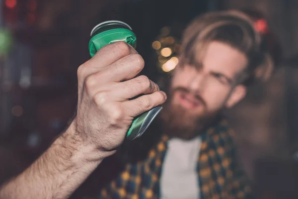 Drunk man with can — Stock Photo, Image