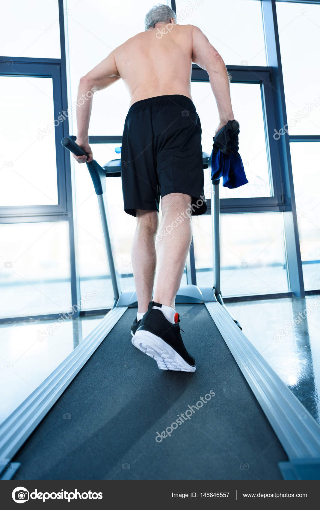 Maduro deportista en gimnasio Foto de stock gratis