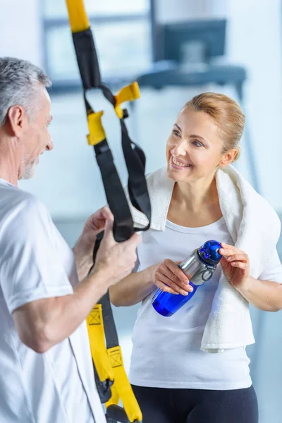 Sportswoman and sportsman with resistance band — Stock Photo, Image