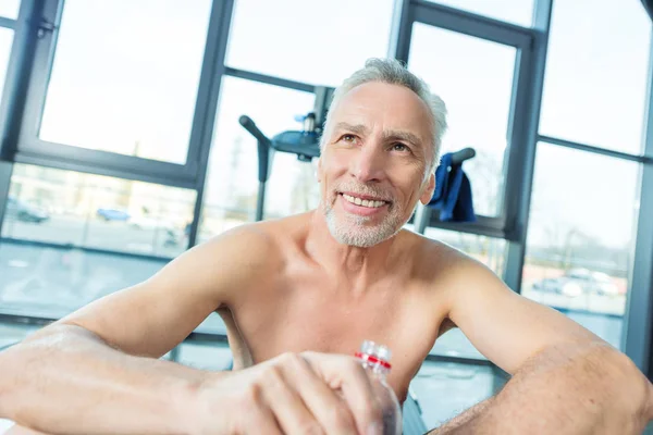 Mature sportsman in gym — Free Stock Photo