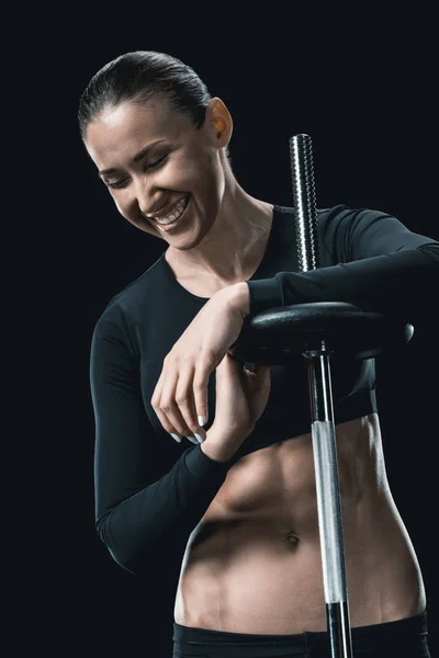 Sportvrouw permanent met barbell — Gratis stockfoto