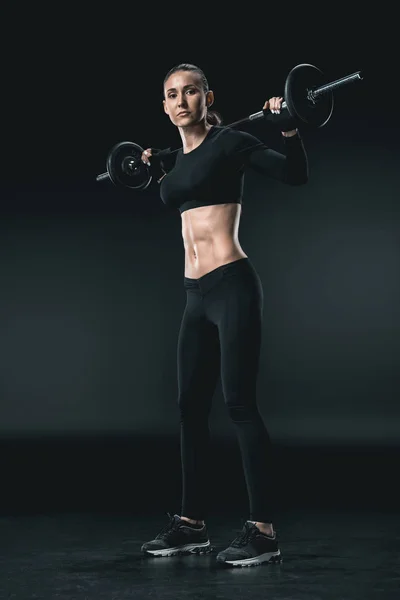 Sportswoman training with barbell — Stock Photo, Image