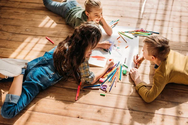 Schattige kinderen tekenen — Stockfoto