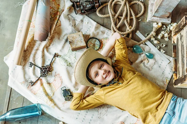 Boy lying on map — Stock Photo, Image