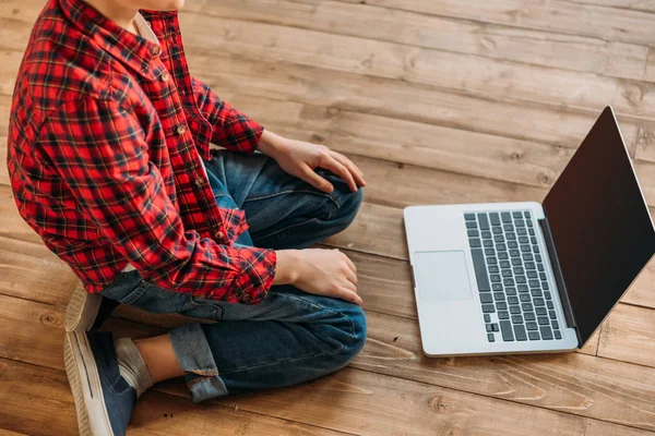 Boy using digital laptop — Stock Photo, Image