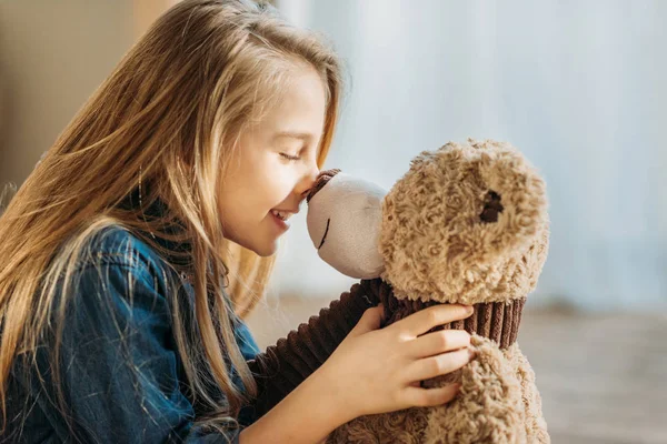 Girl with teddy bear — Stock Photo, Image