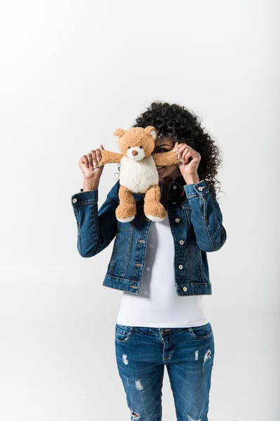 Frau mit Teddybär — Stockfoto