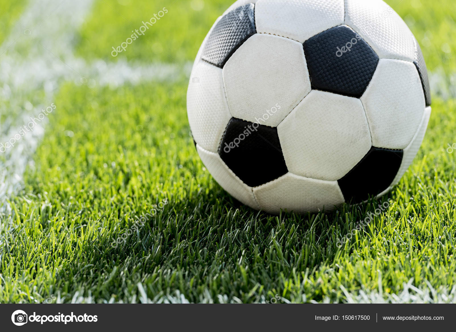 Images soccer ball in grass Soccer ball on grass — Stock Photo