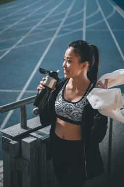 sporcumuz spor şişe ile