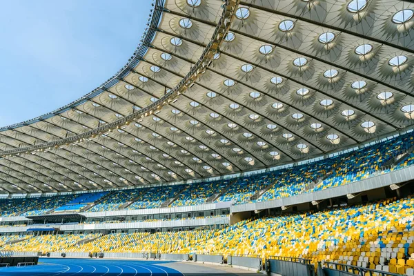 Rangées de sièges de stade — Photo