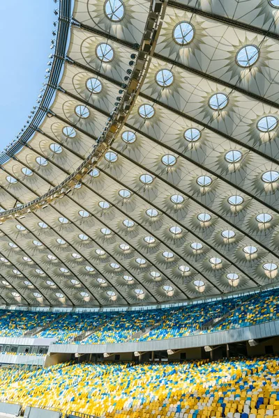 Linhas de assentos de estádio — Fotografia de Stock