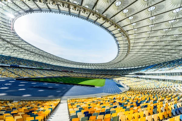 File di sedili dello stadio — Foto Stock