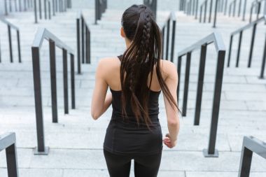 Sporcumuz Stadyumu merdivenlerde eğitim 